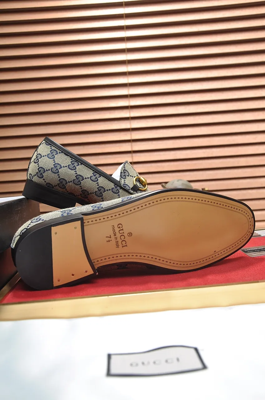 Men's shoes💰500💶Italy's top luxury men's shoe giant (GUCCI) (Gucci) (full cowhide lining) new arrival🍃Original European style🔰 Pleasant to the eye😍In order to make the shoes more durable and non-deformable🌀The production continues to follow traditional methods but there is still no lack of innovation💪Choose original sheepskin for the leather♻️ Smooth and natural And extra bright ⭐Made of imported cowhide, the first choice of rich people 38-45 (45 customized)
